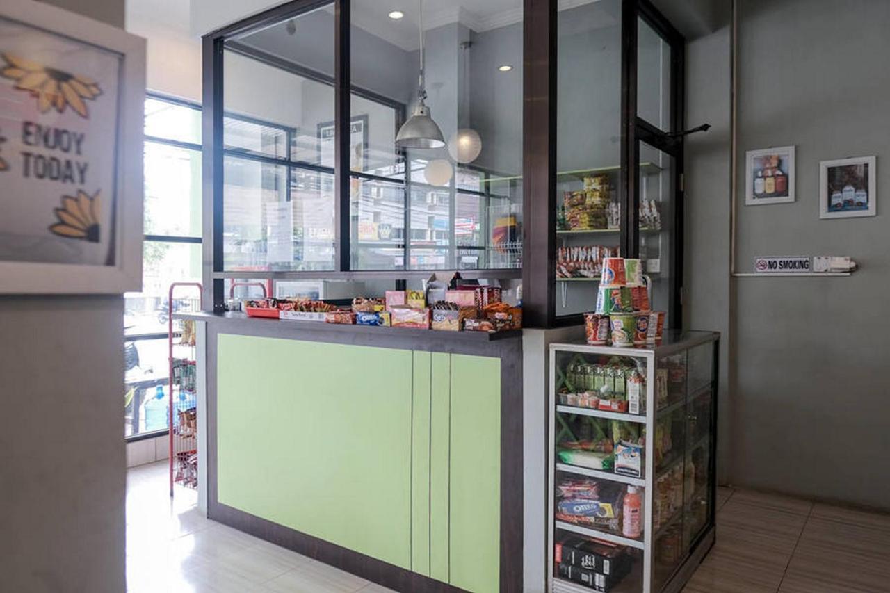 红多兹Plus酒店-近占碑杰鲁敦彭卡克新邦 外观 照片