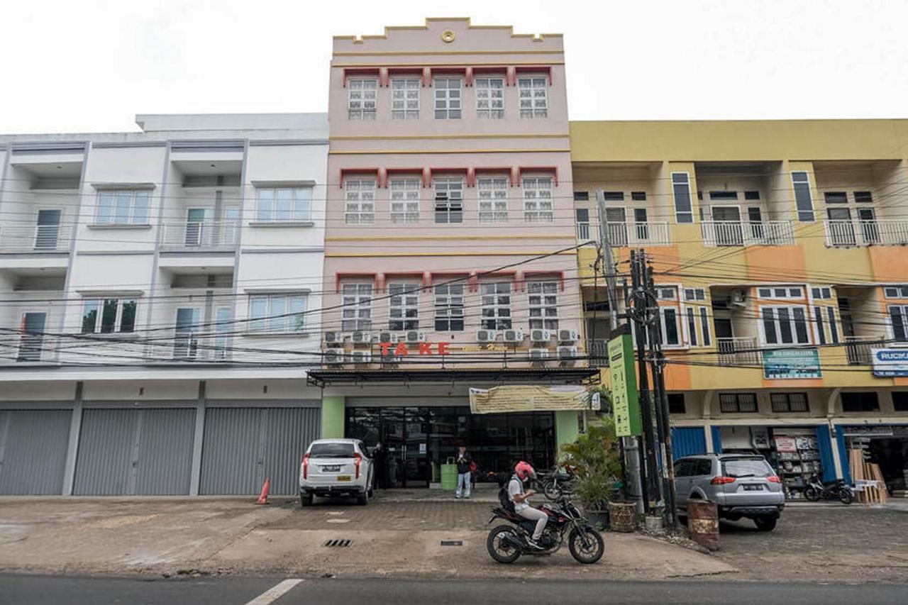 红多兹Plus酒店-近占碑杰鲁敦彭卡克新邦 外观 照片